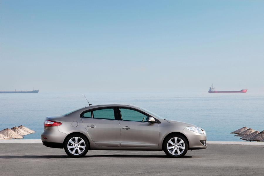  Renault Fluence 2010 года  (фото 109 из 146)